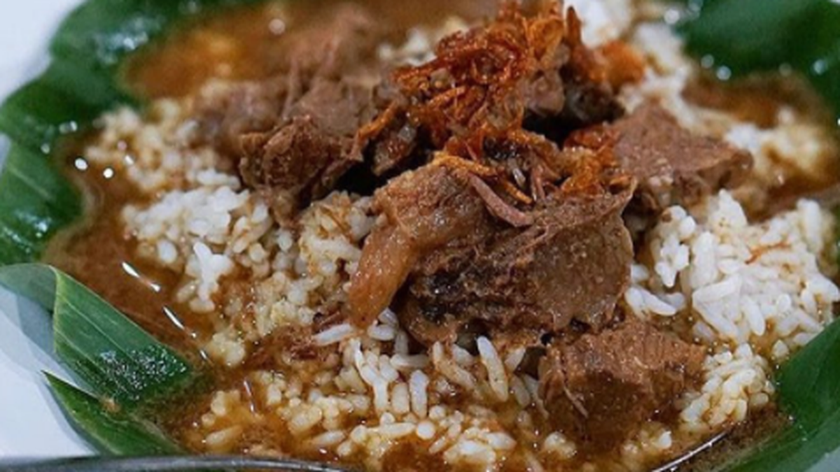 Nasi Gandul Pati di Jantung Cilacap: Rasa yang Menggigit Jiwa